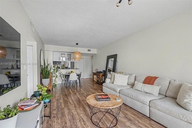 275 NE 18th St, Unit 703 in Miami, FL - Building Photo - Building Photo