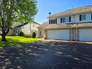 17032 Eagleview Ln in Farmington, MN - Foto de edificio - Building Photo