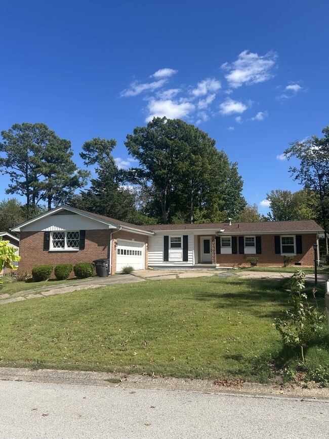 property at 1013 S Briarwood Dr