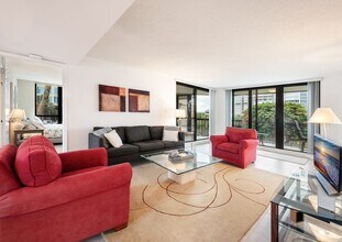4551 Gulf Shore Blvd N in Naples, FL - Building Photo - Building Photo