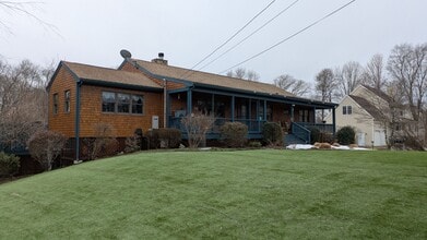 421 Oakhill Ave in Attleboro, MA - Building Photo - Building Photo