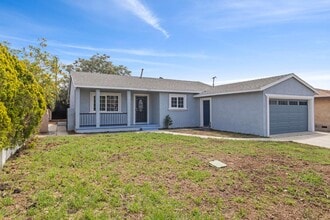 7877 Kempster Ave in Fontana, CA - Building Photo - Building Photo