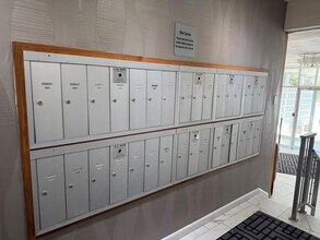 2 Hammond Pond Pky, Unit 203 in Chestnut Hill, MA - Building Photo - Building Photo