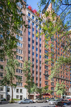 330 E 72nd St in New York, NY - Building Photo - Building Photo