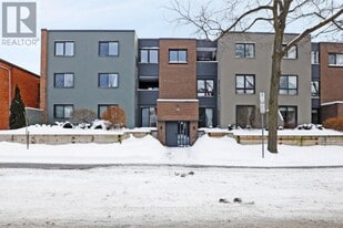 142 Waverley St in Ottawa, ON - Building Photo
