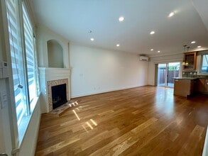 20 W Etruria St in Seattle, WA - Building Photo - Building Photo