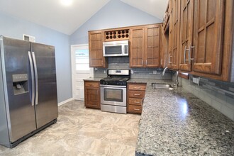 5511 Beverly Ln in Mission, KS - Building Photo - Building Photo