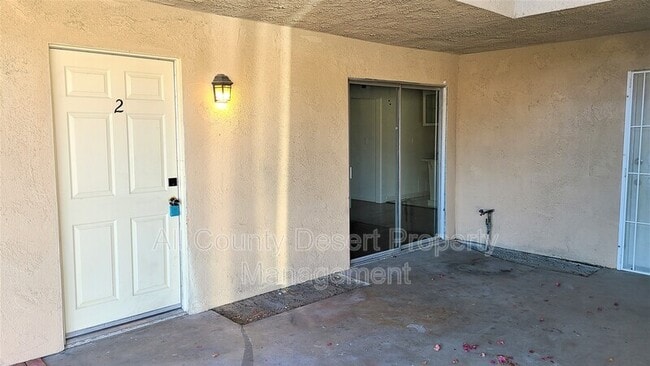 74390 Alessandro Dr in Palm Desert, CA - Foto de edificio - Building Photo