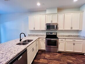 72 Zamora Pl in Oviedo, FL - Building Photo - Building Photo