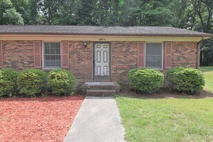 224 Pinecrest Dr in Lexington, NC - Building Photo