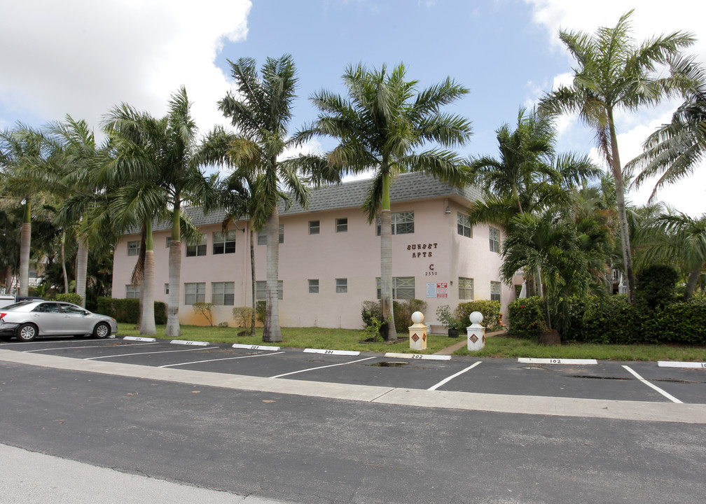 Sunset Apartments in Sunrise, FL - Foto de edificio