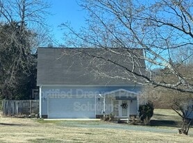 4330 Alamance Baptist Ch Loop in Burlington, NC - Building Photo