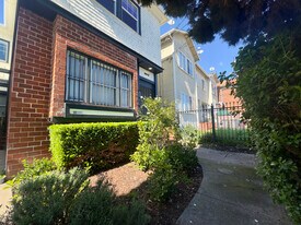 3641 West St, Unit 3647 in Oakland, CA - Building Photo