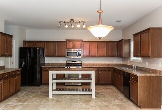 231 Parkmont Way in Dallas, GA - Building Photo - Building Photo