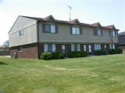 7584 Whitcomb St in Merrillville, IN - Foto de edificio - Building Photo