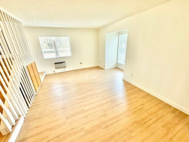 7958 Mission Center Ct in San Diego, CA - Foto de edificio - Building Photo