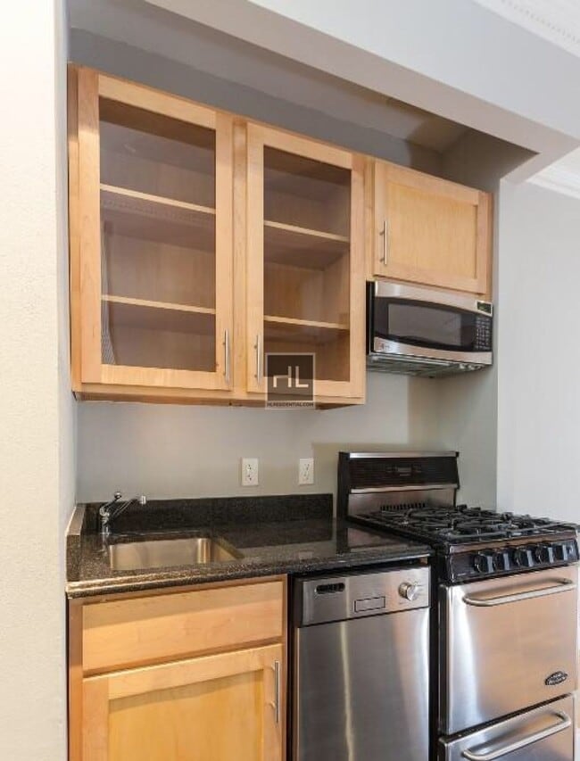 Avenue B in New York, NY - Building Photo - Building Photo