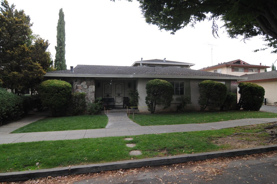 1338 Essex Way in San Jose, CA - Building Photo