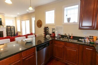 4325 N Ashland Ave, Unit K07J in Chicago, IL - Building Photo - Building Photo