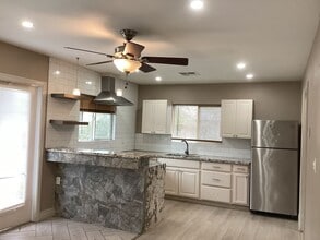 1222 W Saginaw Way in Fresno, CA - Building Photo - Building Photo