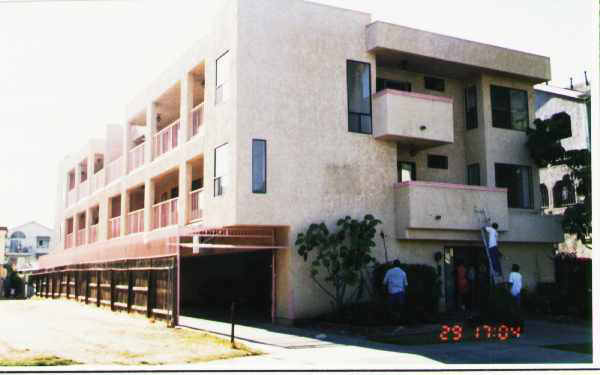 1061 Raymond Ave in Long Beach, CA - Building Photo - Building Photo