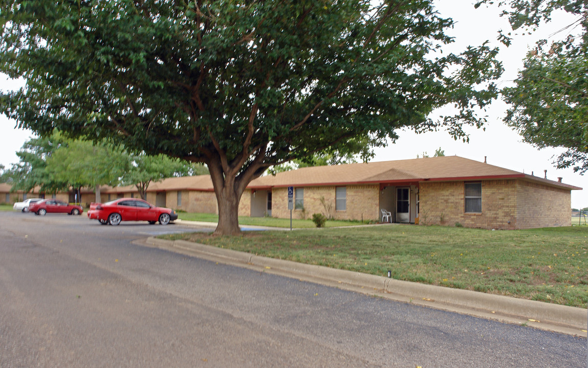 Plains Village Apartments in Plainview, TX - Building Photo