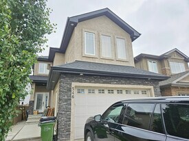 546 Albany Way NW in Edmonton, AB - Building Photo