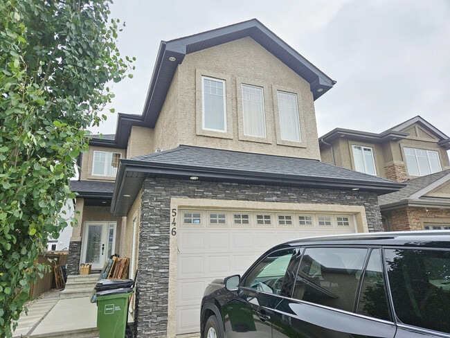 property at 546 Albany Way NW