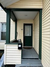 92 Prospect St, Unit 1 in Brattleboro, VT - Foto de edificio - Building Photo