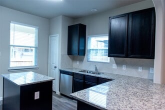 13433 Cannon Crk Ct in Willis, TX - Building Photo - Building Photo