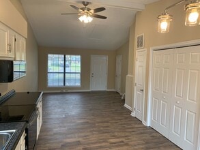 3746 Chamberlain Ct in Louisville, KY - Foto de edificio - Building Photo