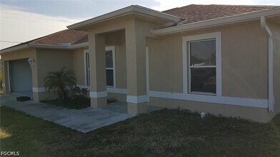 932 Dobbins St E in Lehigh Acres, FL - Building Photo - Building Photo