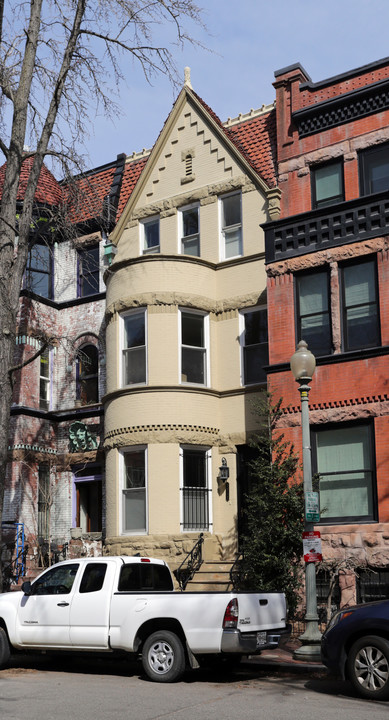 1717 Riggs Pl NW in Washington, DC - Building Photo