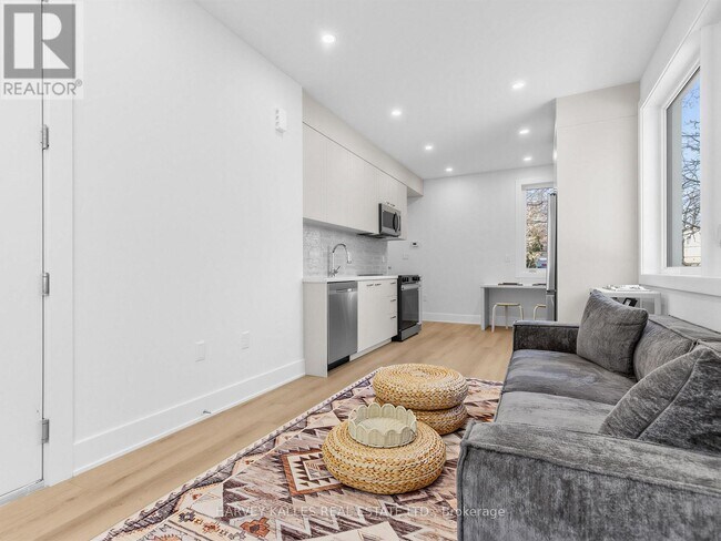 45 Bellevue Ave in Toronto, ON - Building Photo - Building Photo