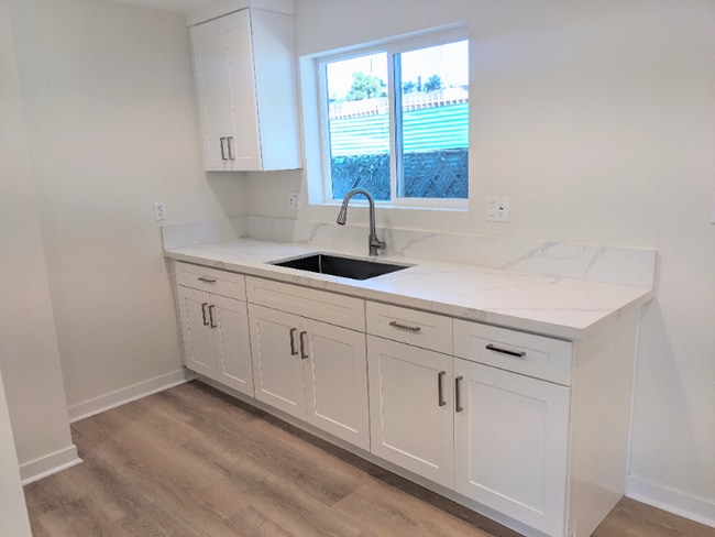 2102 Thurman Ave. in Los Angeles, CA - Building Photo - Building Photo