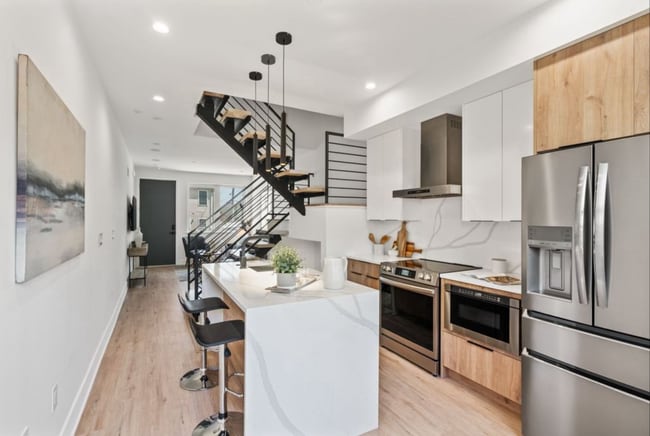 property at 1546 N Darien St