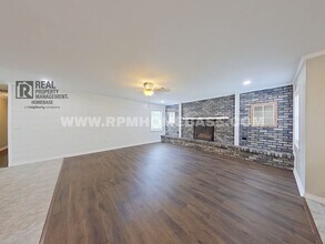 140 Gillis Dr in Crestview, FL - Building Photo - Building Photo