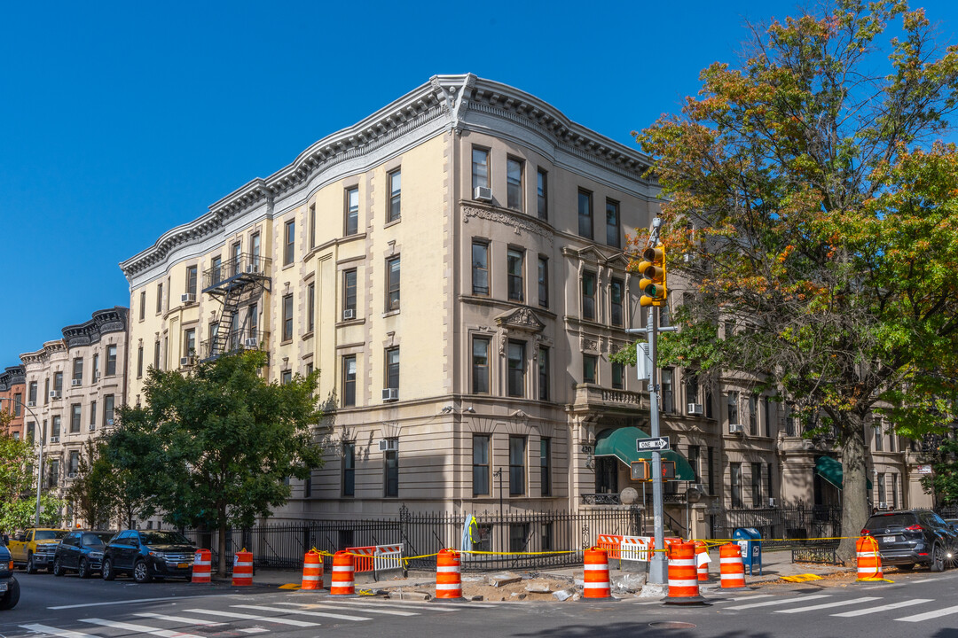 420 8th Ave in Brooklyn, NY - Building Photo