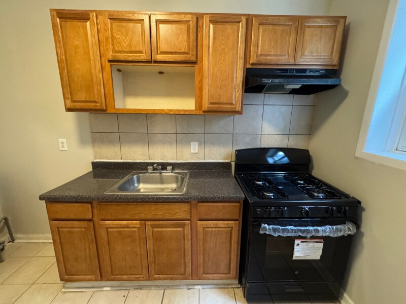 220 Roseville Ave in Newark, NJ - Building Photo