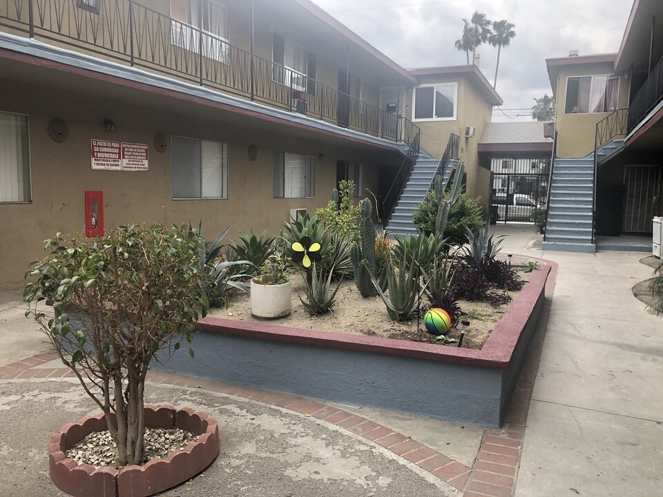 9204 Sepulveda Blvd, Unit 9 in Los Angeles, CA - Building Photo