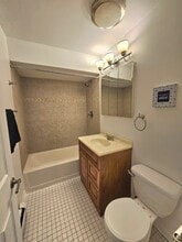 2226 S Goebbert Rd, Unit 473 in Arlington Heights, IL - Foto de edificio - Building Photo