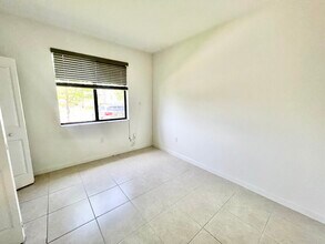 575 NE 208th Ter in Miami, FL - Building Photo - Building Photo