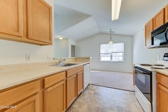 304 Heritage Way in Wilton, NY - Building Photo - Building Photo