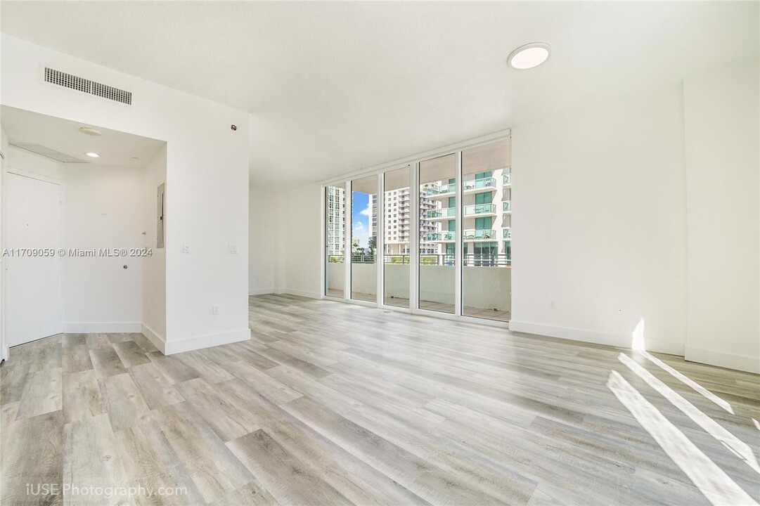 350 NE 24th St, Unit 507 in Miami, FL - Building Photo