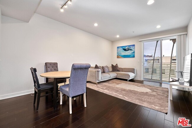 436 S Virgil Ave in Los Angeles, CA - Building Photo - Building Photo