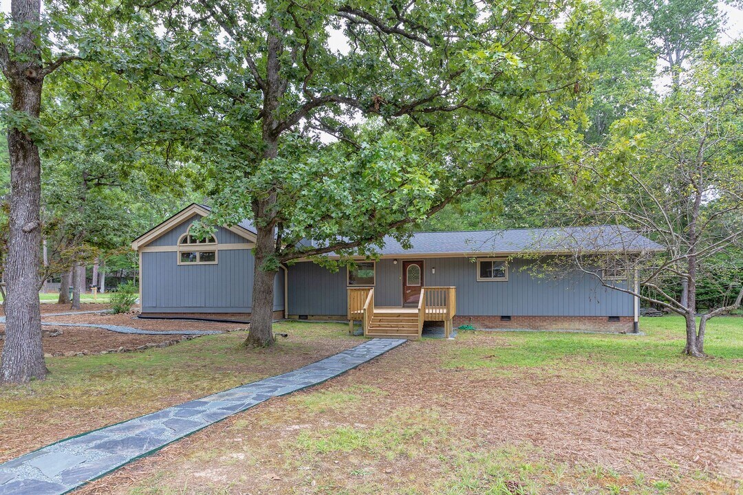 100 Aberdeen Ct in Carrboro, NC - Building Photo