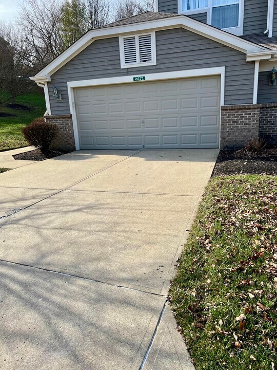 2271 Edenderry Dr in Crescent Springs, KY - Building Photo