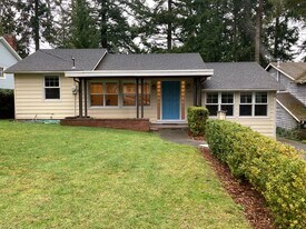 332 N 133rd St in Seattle, WA - Building Photo