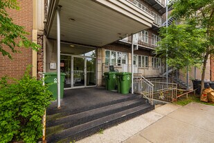 2560 Sainte-Catherine Rue E in Montréal, QC - Building Photo