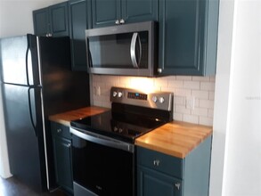 825 7th St N-Unit -825 1/2 in St. Petersburg, FL - Building Photo - Building Photo